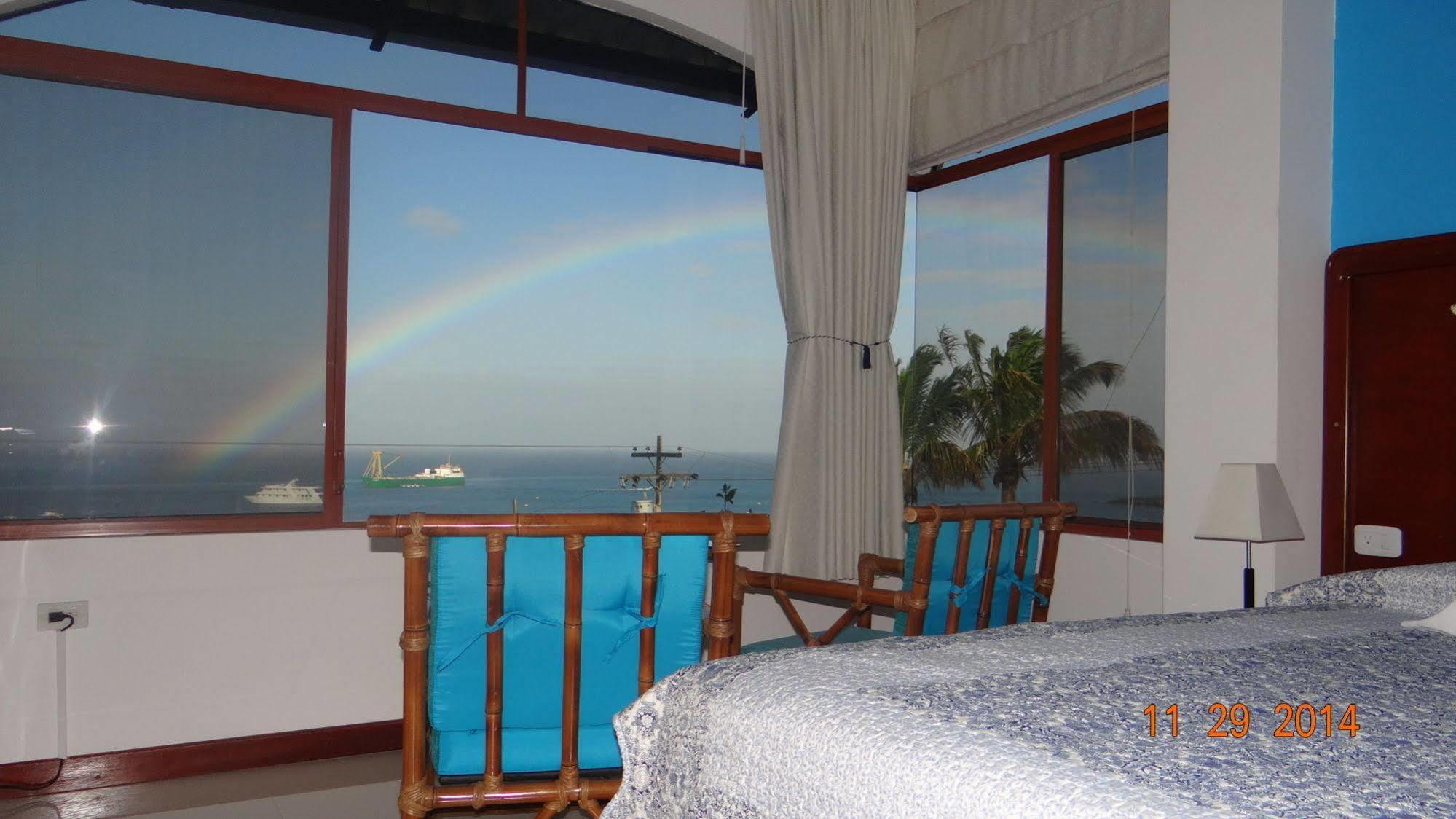 לינה וארוחת בוקר פוארטו בקריסו מורנו Galapagos Casa Playa Mann מראה חיצוני תמונה